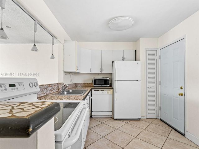 18900 NE 14th Ave D106, Miami, FL 33179