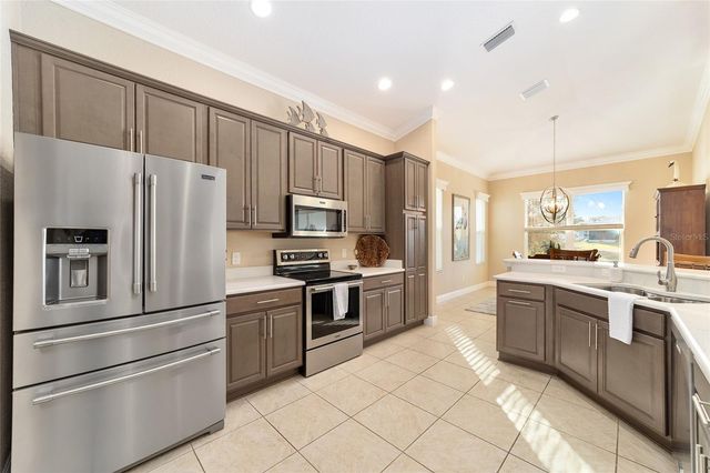 10161 JULIA ISLES AVENUE, Oxford, FL 34484