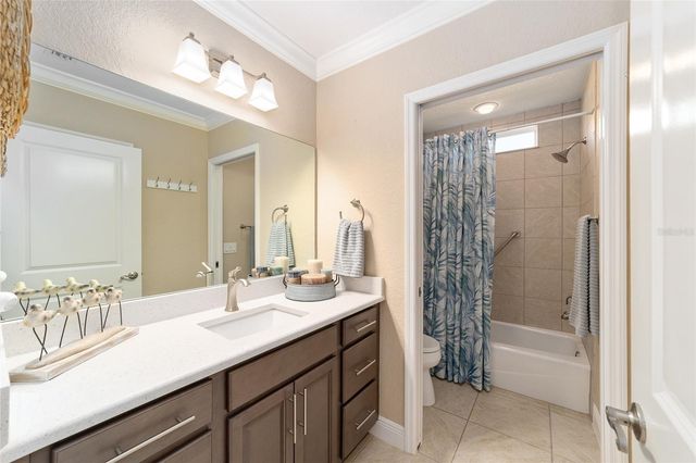 10161 JULIA ISLES AVENUE, Oxford, FL 34484