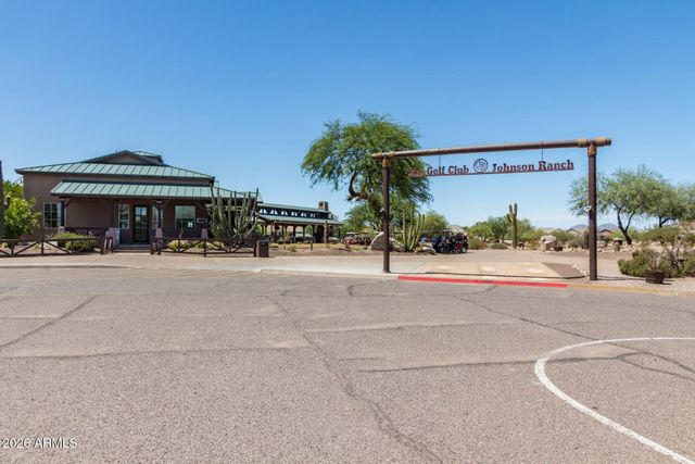 29727 N LITTLE LEAF Drive, San Tan Valley, AZ 85143