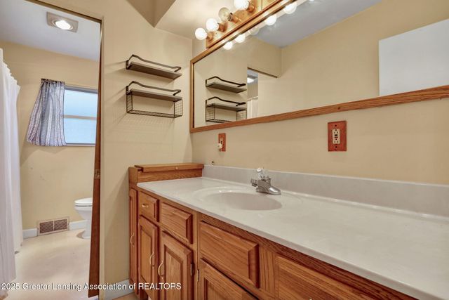 2206 Kuerbitz Drive, Lansing, MI 48906