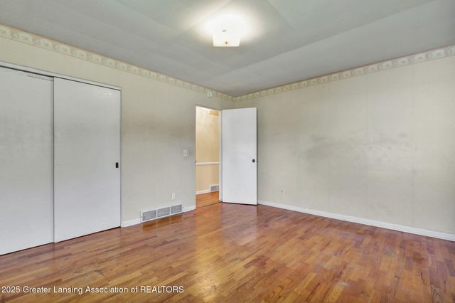 2206 Kuerbitz Drive, Lansing, MI 48906