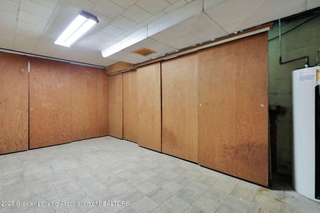 2206 Kuerbitz Drive, Lansing, MI 48906