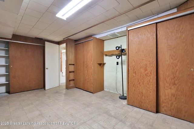 2206 Kuerbitz Drive, Lansing, MI 48906