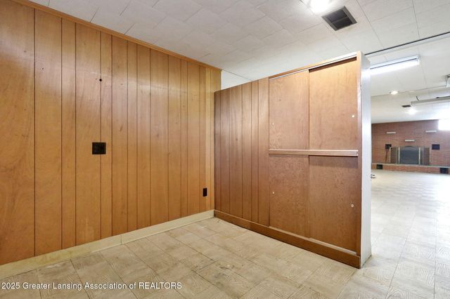 2206 Kuerbitz Drive, Lansing, MI 48906