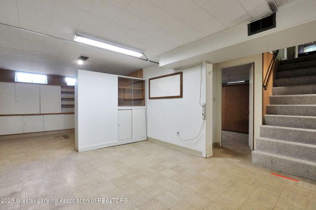 2206 Kuerbitz Drive, Lansing, MI 48906