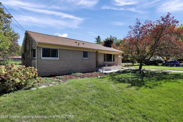 2206 Kuerbitz Drive, Lansing, MI 48906