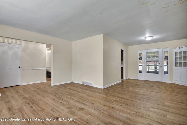 2206 Kuerbitz Drive, Lansing, MI 48906