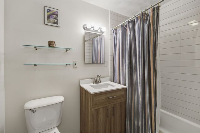 32 Whites Ave D65, Watertown, MA 02472