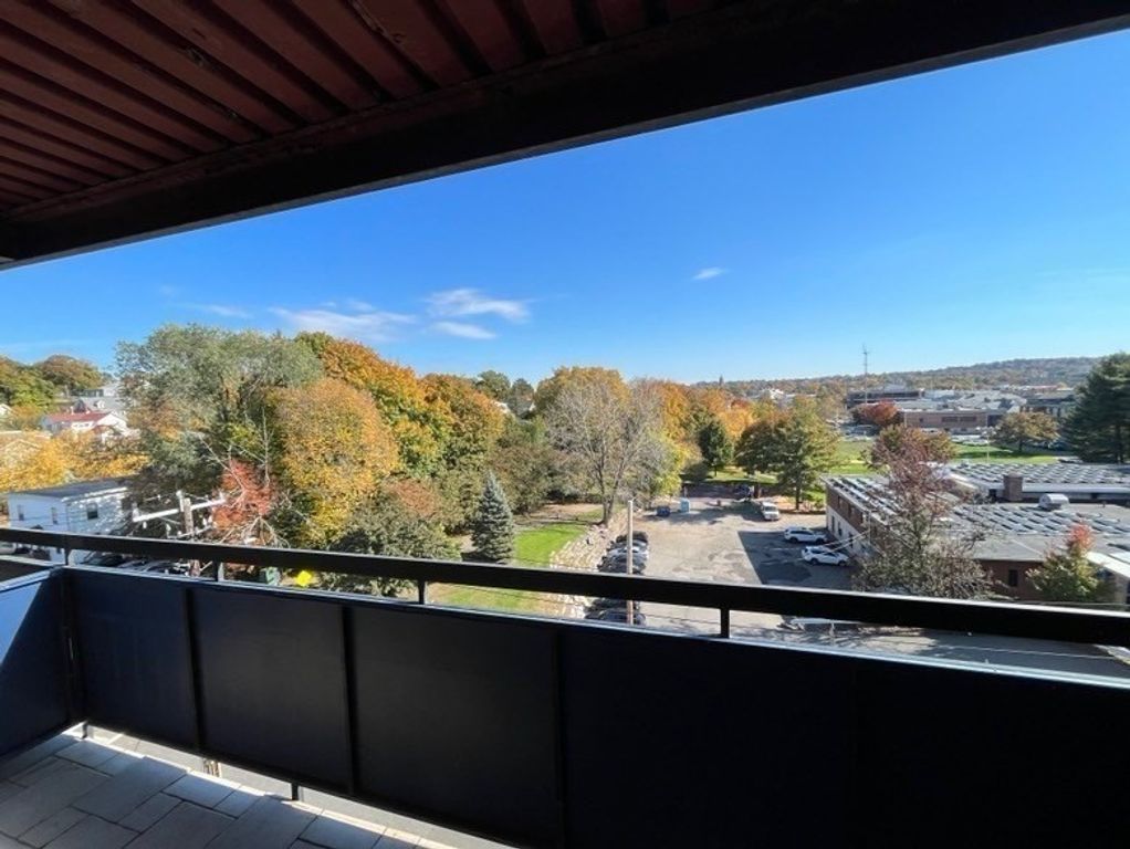 32 Whites Ave D65, Watertown, MA 02472