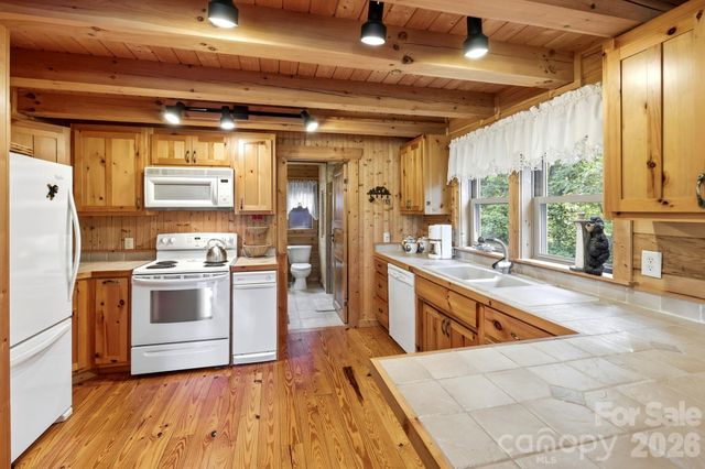 603 Laurel Lakes Parkway, Lake Lure, NC 28746