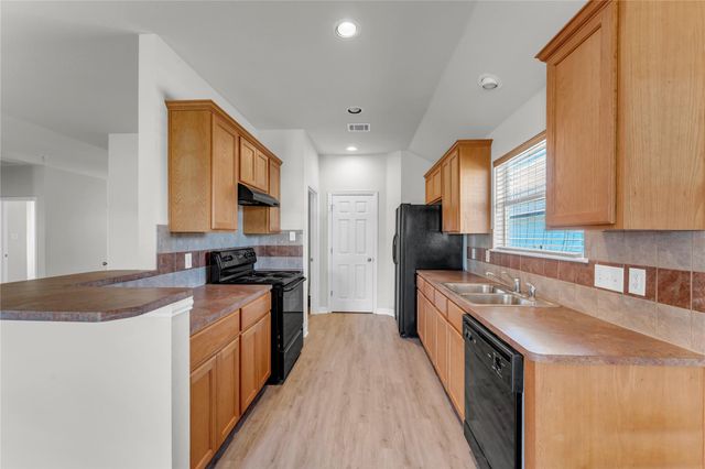 204 Cailin CT, Burnet, TX 78611