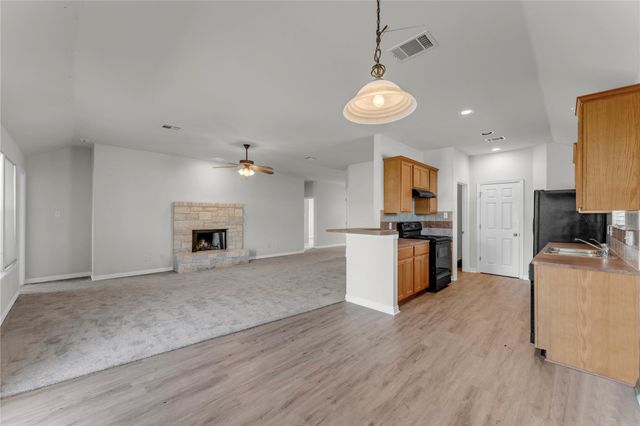 204 Cailin CT, Burnet, TX 78611