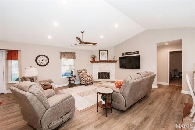 3275 Echo Lake Drive, Byrnes Mill, MO 63025