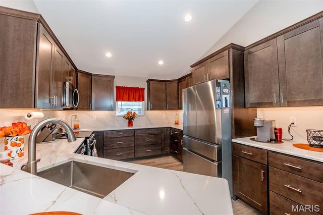 3275 Echo Lake Drive, Byrnes Mill, MO 63025