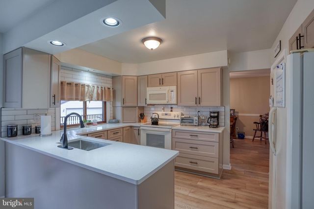 3850 NAAMANS CREEK RD, Upper Chichester, PA 19061