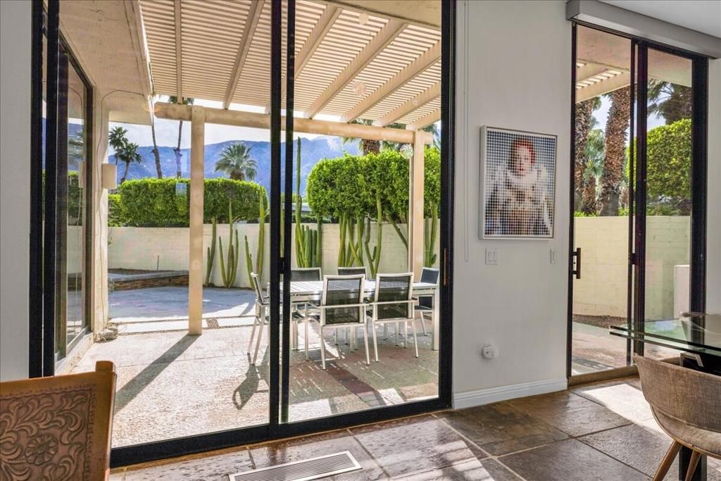 Image 10 of property listing at 130 W Racquet Club Road 505, Palm Springs, CA 92262