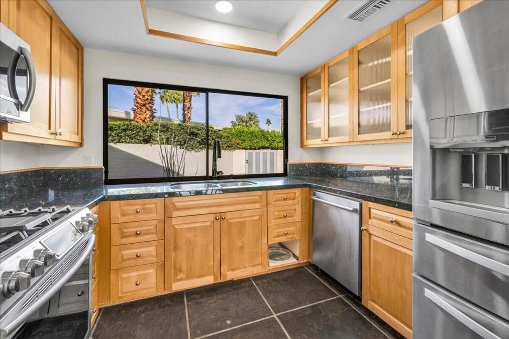 Image 12 of property listing at 130 W Racquet Club Road 505, Palm Springs, CA 92262