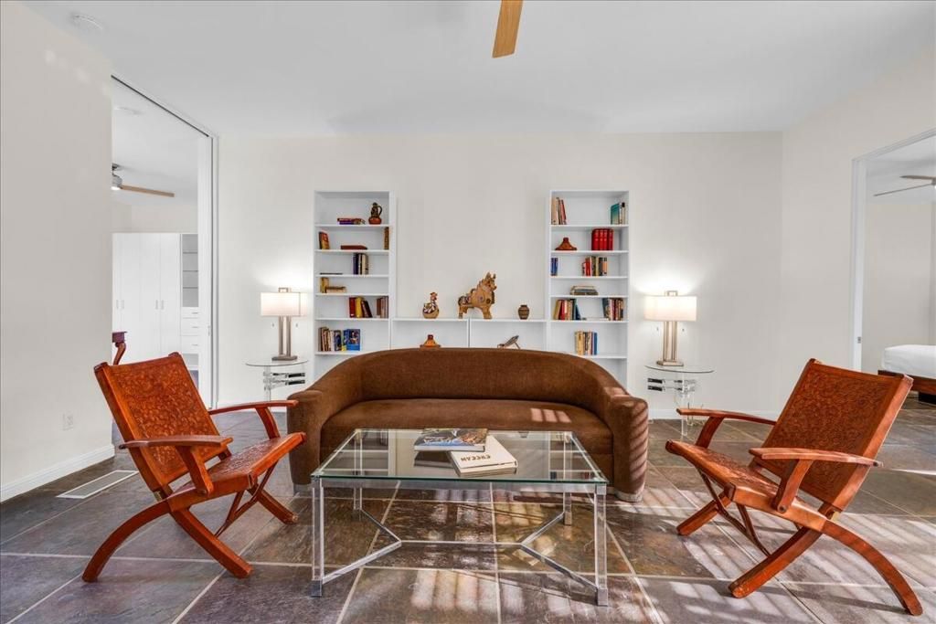 Image 18 of property listing at 130 W Racquet Club Road 505, Palm Springs, CA 92262