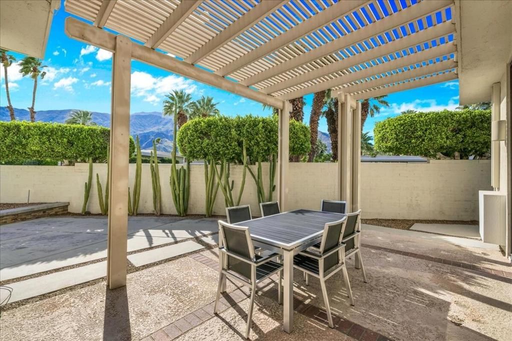 Image 32 of property listing at 130 W Racquet Club Road 505, Palm Springs, CA 92262