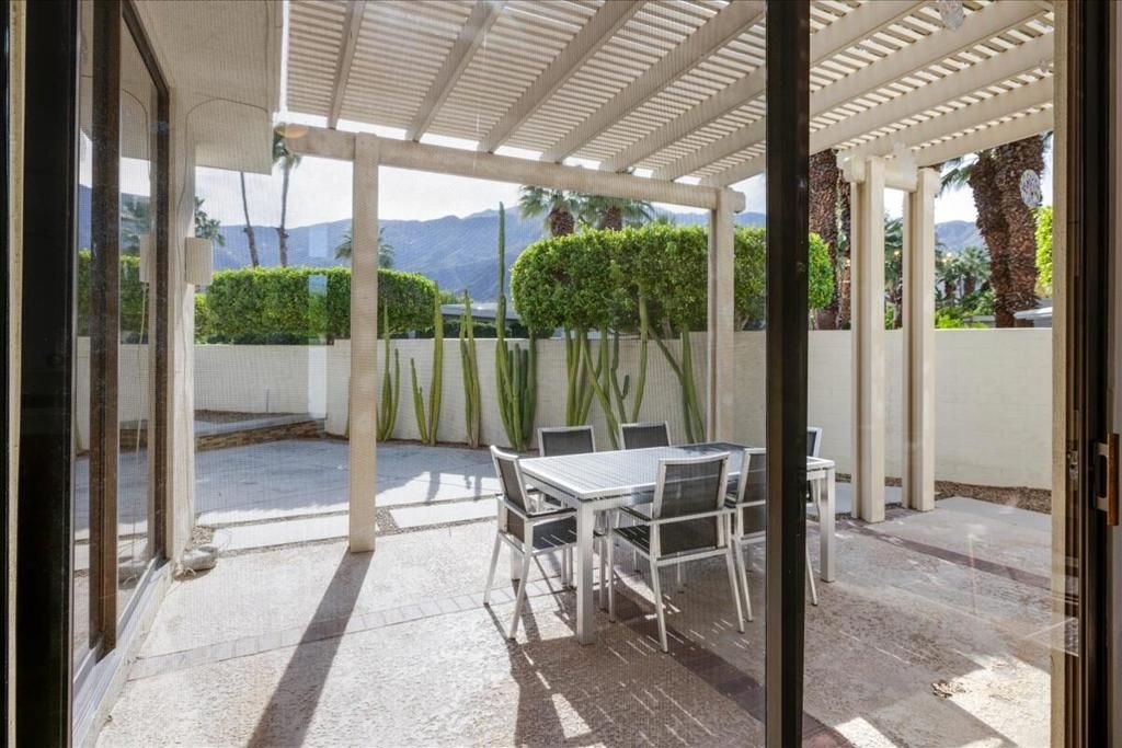 Image 33 of property listing at 130 W Racquet Club Road 505, Palm Springs, CA 92262
