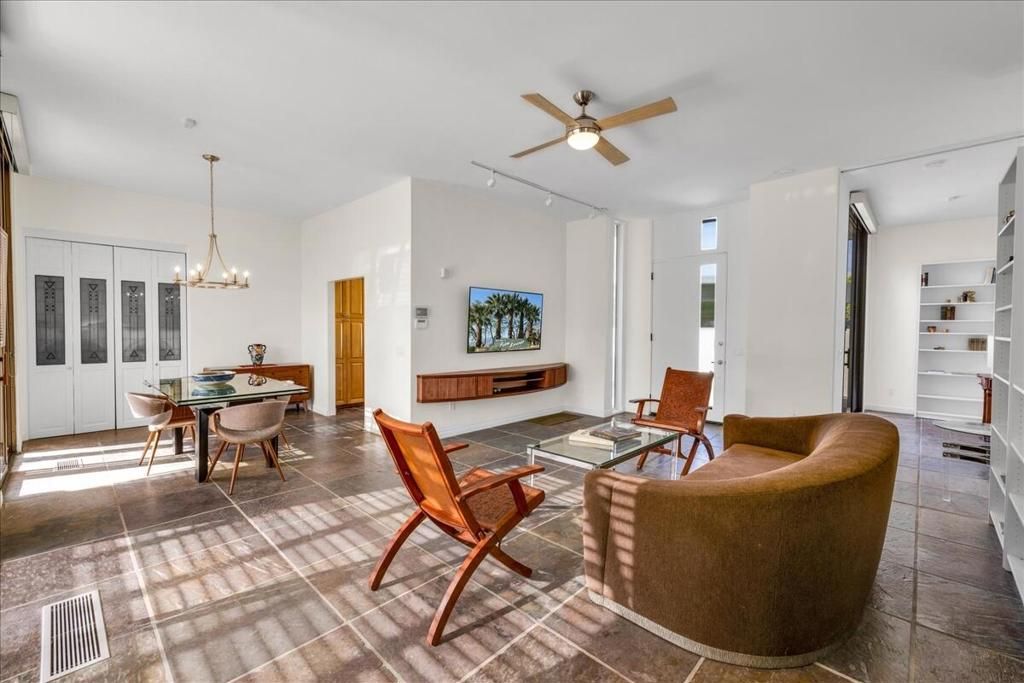 Image 8 of property listing at 130 W Racquet Club Road 505, Palm Springs, CA 92262