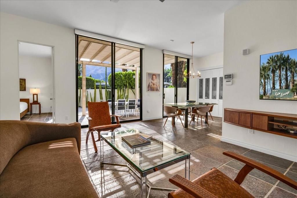 Image 9 of property listing at 130 W Racquet Club Road 505, Palm Springs, CA 92262