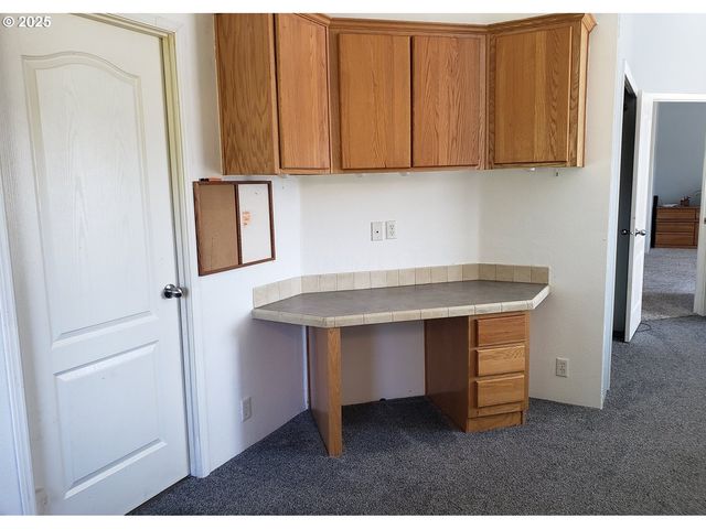 661 D St, Elkton, OR 97436