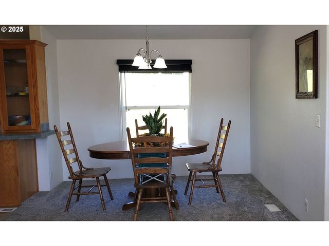 661 D St, Elkton, OR 97436