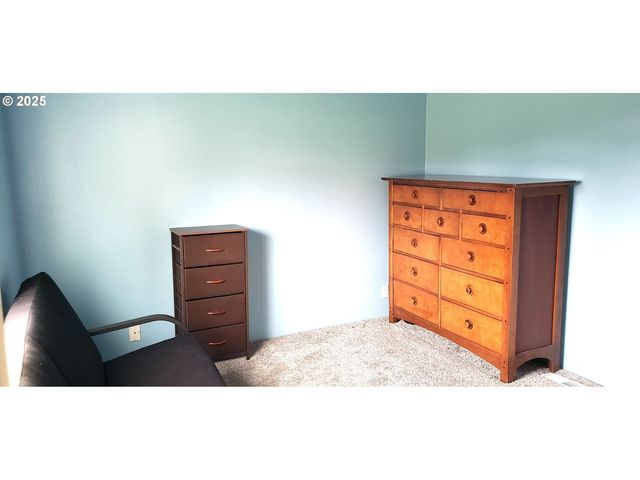 661 D St, Elkton, OR 97436