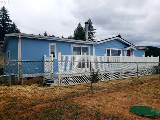 661 D St, Elkton, OR 97436