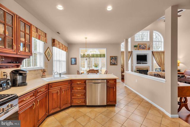 16 LOWELL DR, Marlton, NJ 08053