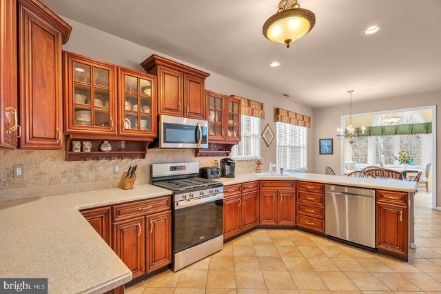 16 LOWELL DR, Marlton, NJ 08053