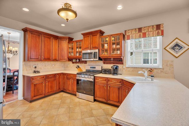 16 LOWELL DR, Marlton, NJ 08053