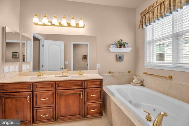 16 LOWELL DR, Marlton, NJ 08053