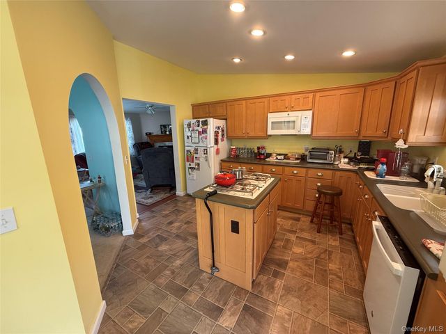 312 Brittany Terrace 312, Rock Tavern, NY 12575