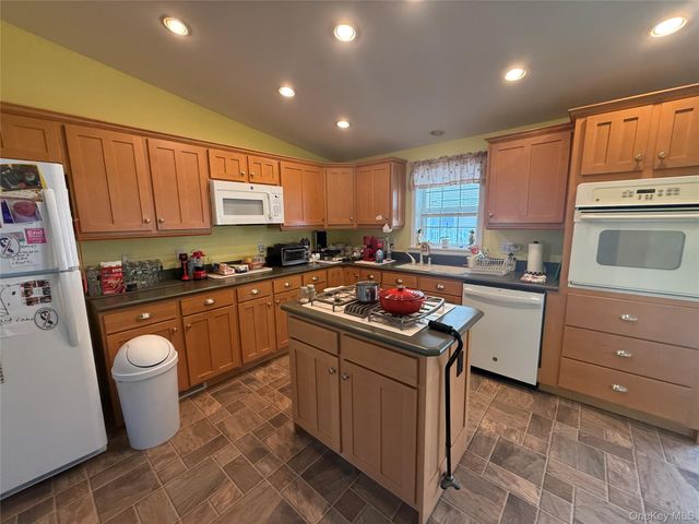 312 Brittany Terrace 312, Rock Tavern, NY 12575