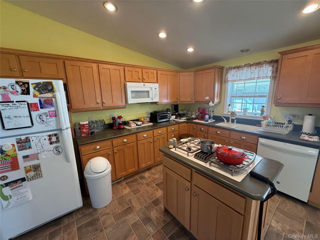 312 Brittany Terrace 312, Rock Tavern, NY 12575