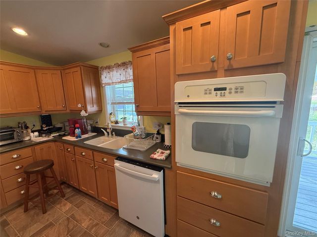 312 Brittany Terrace 312, Rock Tavern, NY 12575