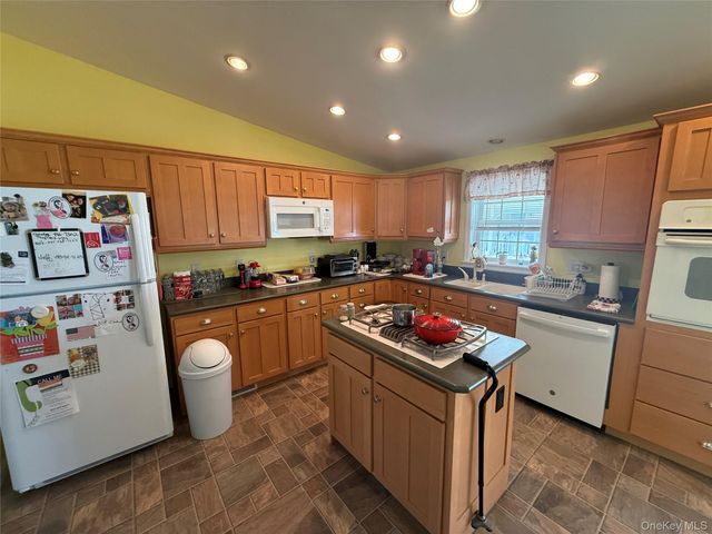 312 Brittany Terrace 312, Rock Tavern, NY 12575