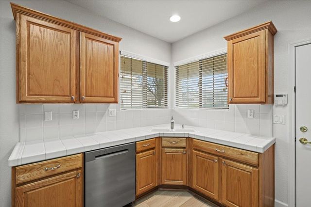 2694 Woodacre Ln, Lincoln, CA 95648