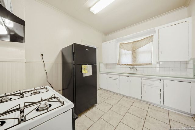 906 S GEVERS ST, San Antonio, TX 78210
