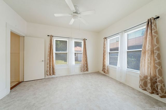 906 S GEVERS ST, San Antonio, TX 78210