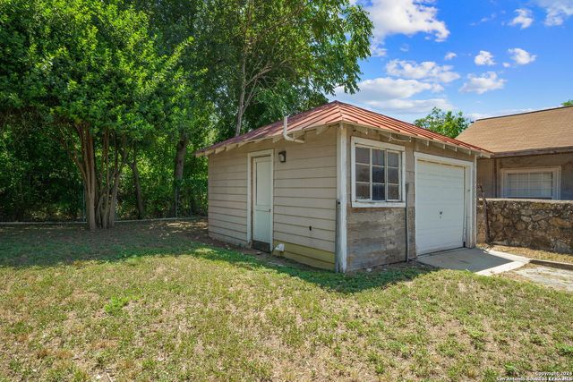906 S GEVERS ST, San Antonio, TX 78210