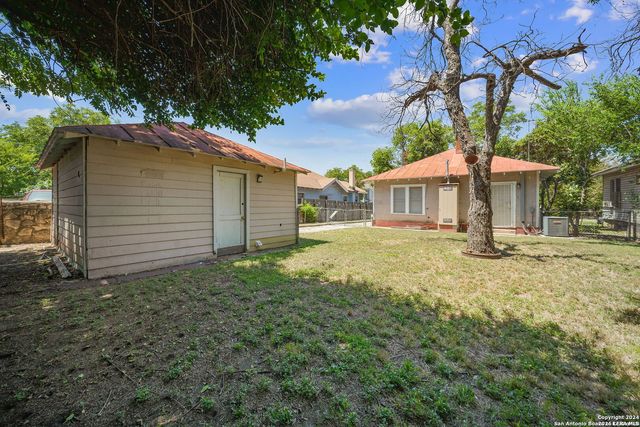 906 S GEVERS ST, San Antonio, TX 78210