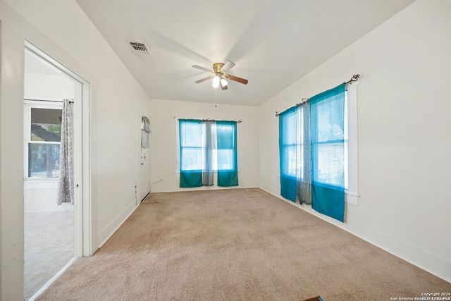 906 S GEVERS ST, San Antonio, TX 78210