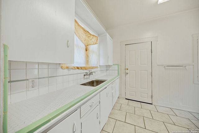 906 S GEVERS ST, San Antonio, TX 78210