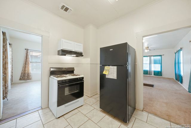 906 S GEVERS ST, San Antonio, TX 78210