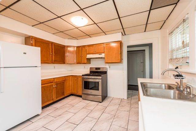 964 N Lewis Avenue, Waukegan, IL 60085