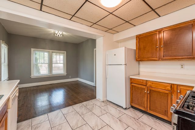 964 N Lewis Avenue, Waukegan, IL 60085